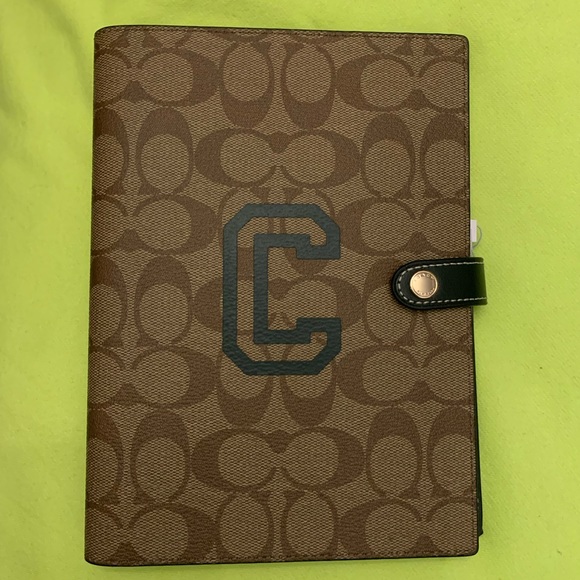NOTEBOOK IN SIGNATURE CANVAS WITH VARSITY MOTIF